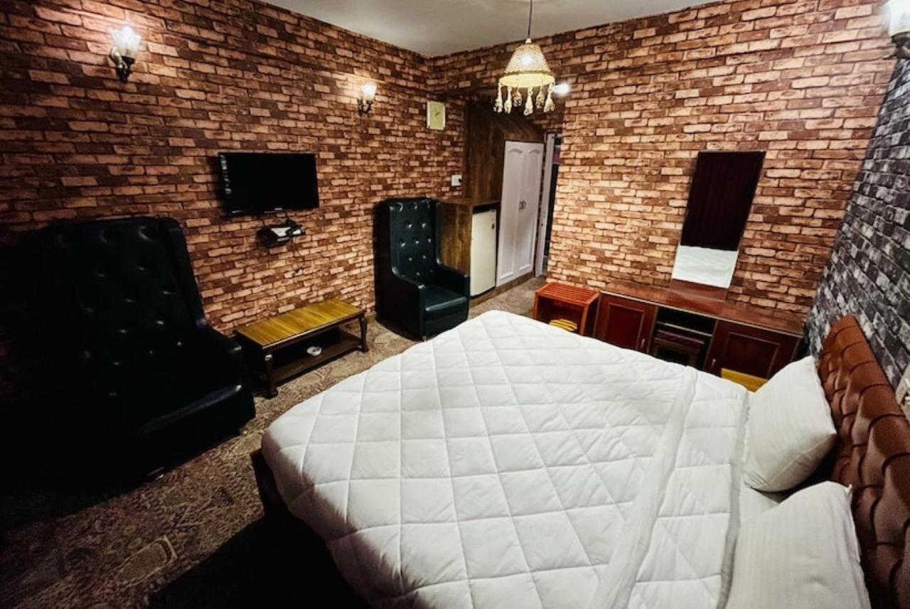 Hotel International Srinagar Экстерьер фото