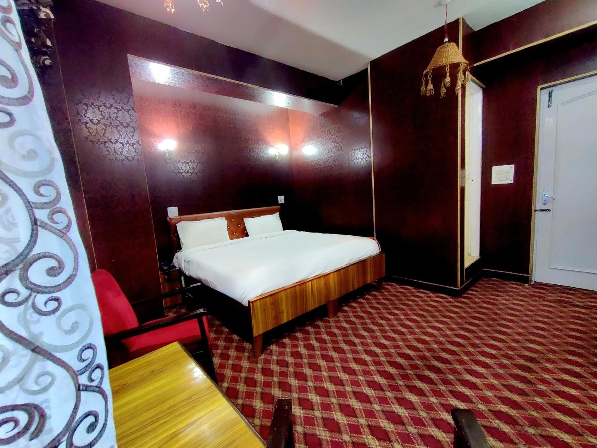 Hotel International Srinagar Экстерьер фото